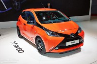 /album/psa/new-toyota-aygo-posing-from-geneva-2014-live-photos-21-jpg/